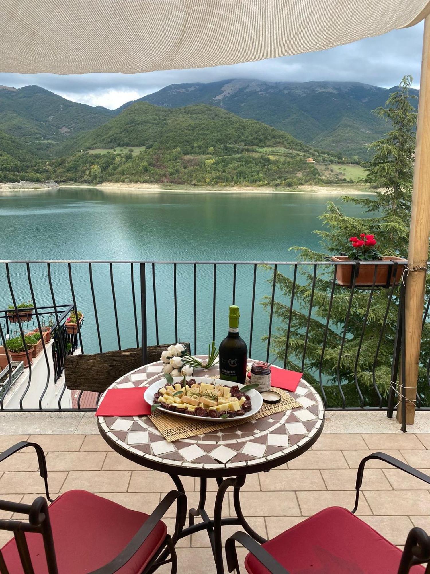 B&B La Casetta Sul Lago Colle di Tora Kültér fotó