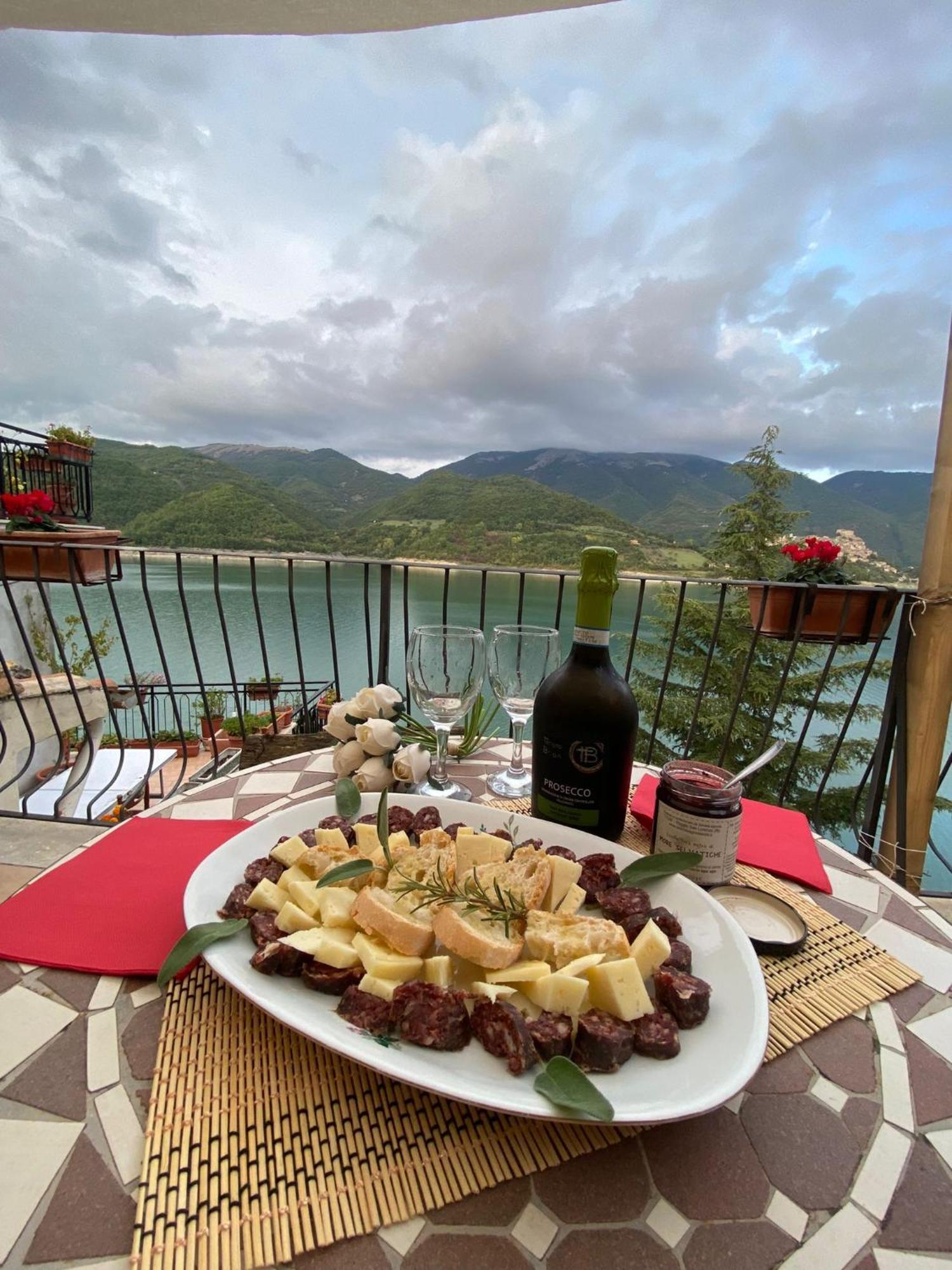 B&B La Casetta Sul Lago Colle di Tora Kültér fotó