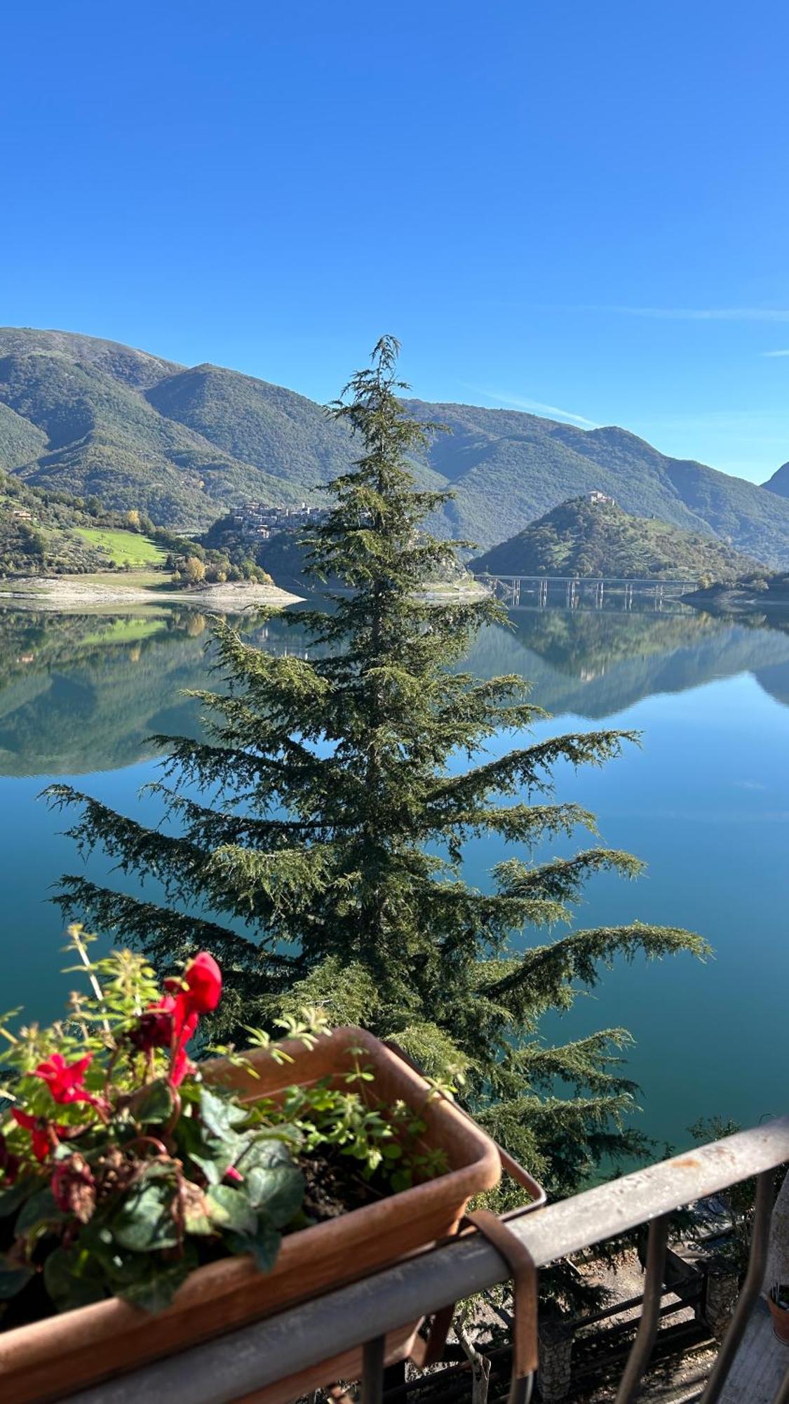 B&B La Casetta Sul Lago Colle di Tora Kültér fotó